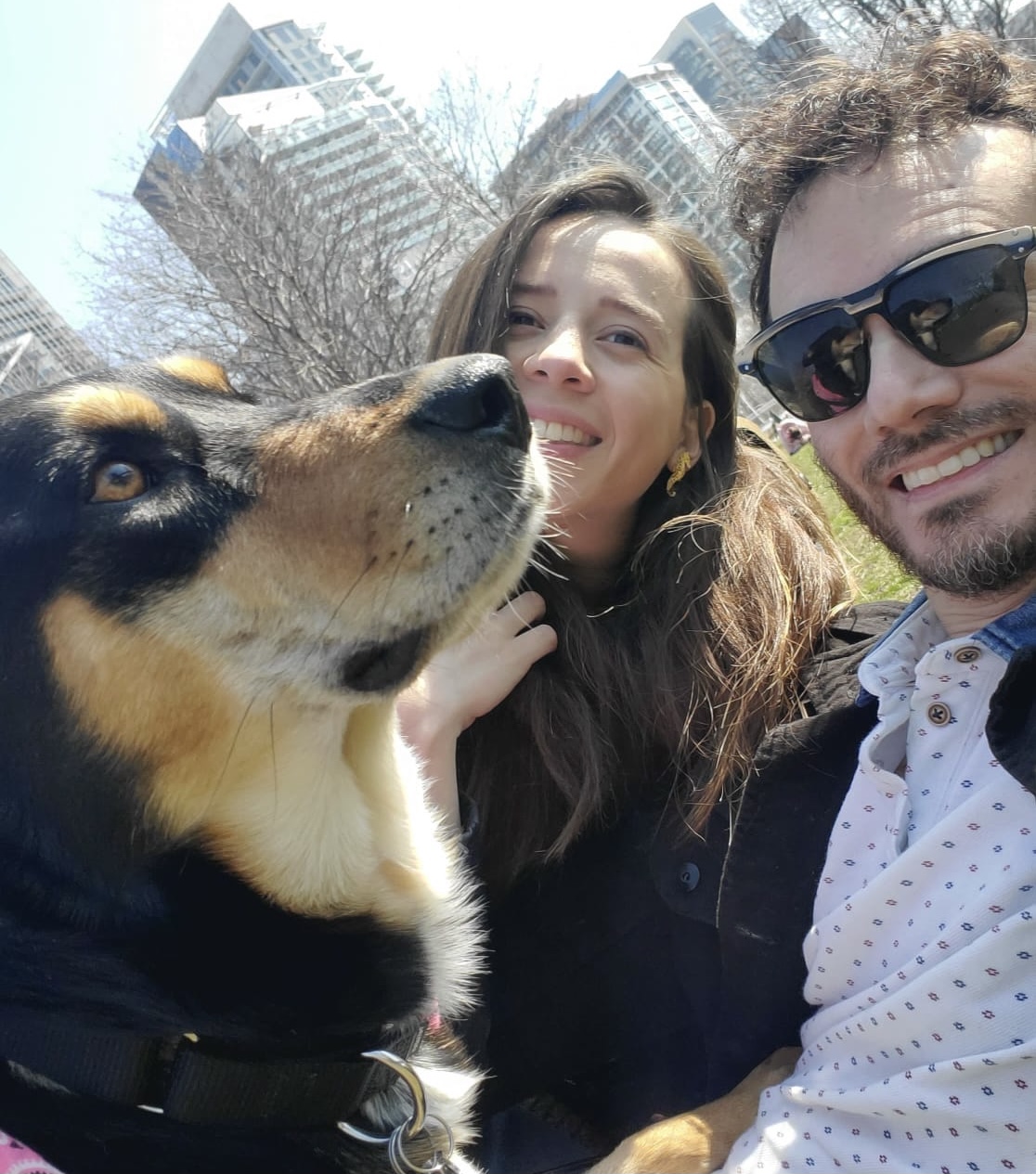Natalia Ruiz y Carlos Cardona en Fort York Park. Toronto, Ontario.