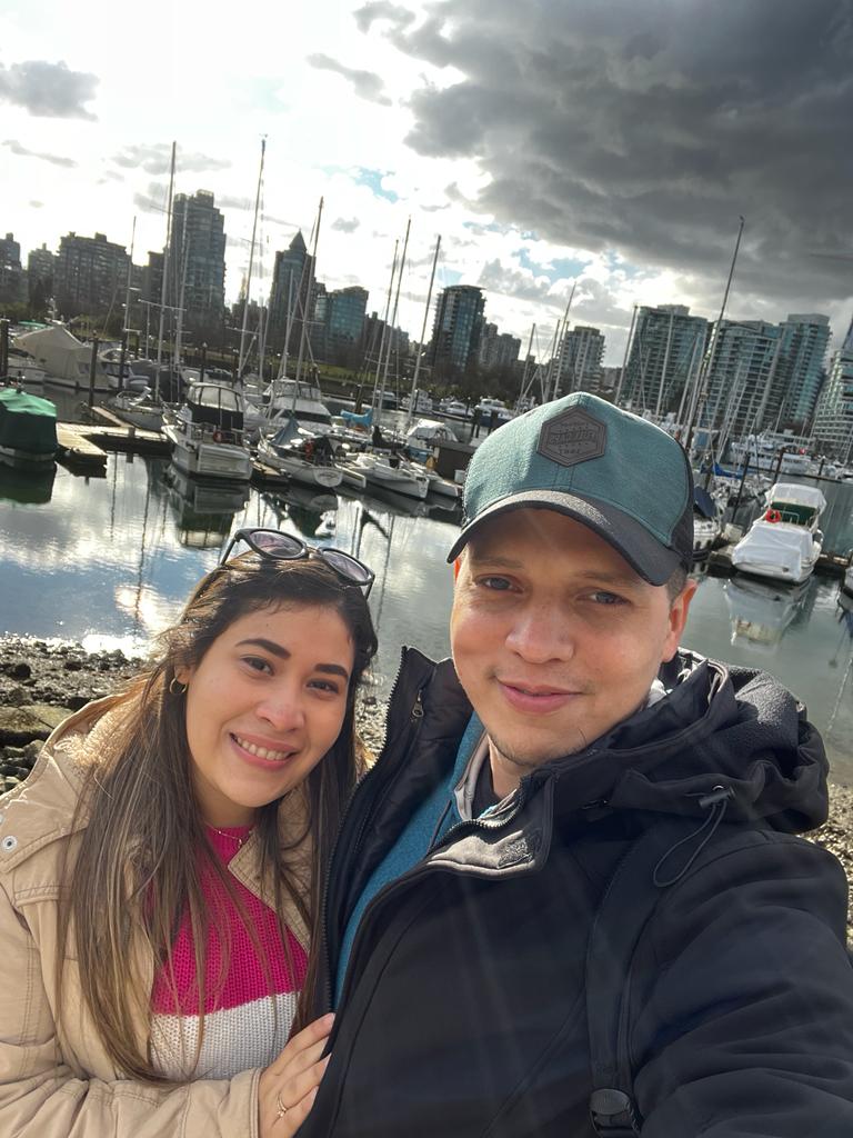 Gabriela Almeida y Juan Serrano en Stanley Park, Vancouver, BC.