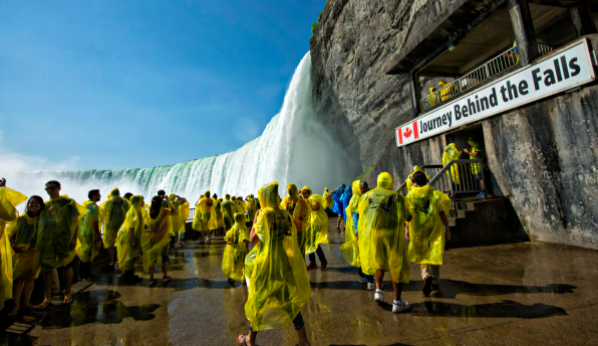 Journey Behind the Falls. (Cortesía de Niagara Falls Tourism)